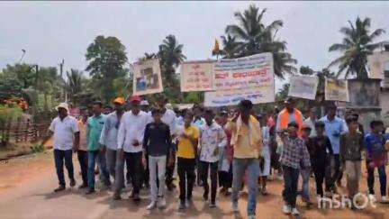 ಹೊಸನಗರ: ನೆಟ್ವರ್ಕ್ ಸಮಸ್ಯೆ ಬಗೆಹರಿಸಲು ವಾರಂಬಳ್ಳಿ ಗ್ರಾಮಸ್ಥರಿಂದ ಪ್ರತಿಭಟನೆ