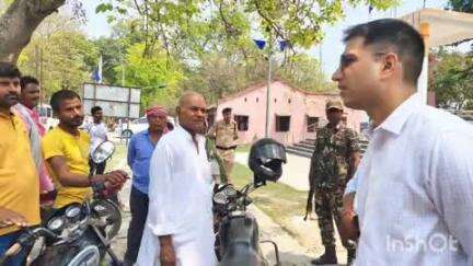 पीपराकोठी: पीपराकोठी प्रखंड व अंचल कार्यालय का गुरुवार को डीएम ने किया निरीक्षण, दिए निर्देश