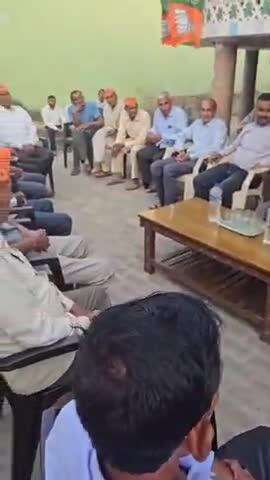 जसपुर: जसपुर के पूर्व विधायक डॉक्टर सिंघल ने सुभाष चौक के पास भाजपा कार्यकर्ताओं के साथ की बैठक