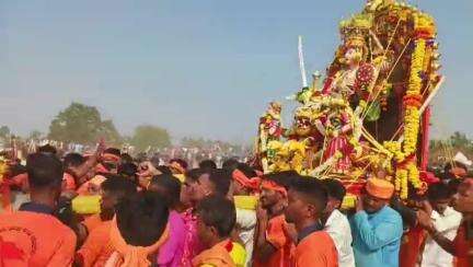 ಹಳಿಯಾಳ: ಬೆಳವಟಗಿಯ ಗ್ರಾಮದೇವಿ ಜಾತ್ರಾ ಮಹೋತ್ಸವದಲ್ಲಿ ಸಂಭ್ರಮದಿಂದ ನಡೆದ ಮಹಾರಥೋತ್ಸವ