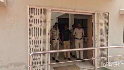 वाड्रफनगर: डकैती के मामले में फरार आरोपी को रघुनाथ नगर पुलिस ने किया गिरफ्तार, भेजा गया जेल