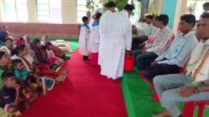 डुमरी: आरसी नवाडीह और रजवाल चर्च में ईस्टर पर कार्यक्रम आयोजित
