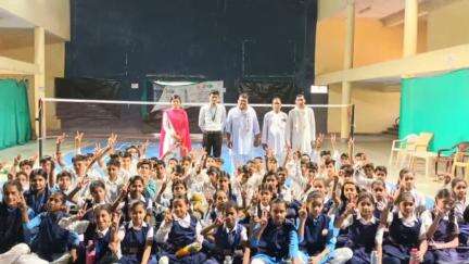देवरी: स्कूली छात्र-छात्राओं ने इंडोर स्टेडियम का किया भ्रमण, खेलों के प्रति जागरूक किया गया