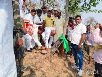 पांडू: रबदा गांव में विधायक नरेश सिंह ने चेकडैम की आधारशिला रखी