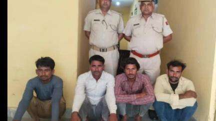 सीकरी: सीकरी थाना पुलिस ने 4 फरार अवैध खननकर्ताओं को किया गिरफ्तार