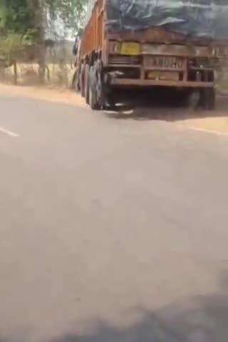 बड़ागांव धसान: बड़ागांव में गोल ढाबा के पास ट्रक की टक्कर से ASI और नगर सैनिक हुए घायल, झांसी रेफर