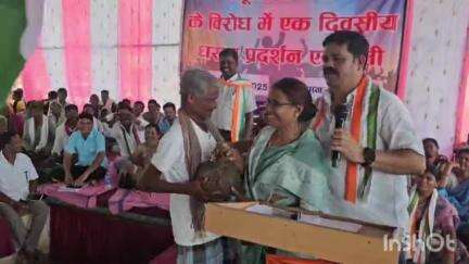 बीजापुर: भैरमगढ़ में कांग्रेस ने सरकार की तेंदूपत्ता नीति के विरोध में किया एक दिवसीय धरना प्रदर्शन, रैली निकालकर सौंपा ज्ञापन