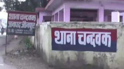 केराकत: पुरानी बाजार स्थित गोमती घाट पर गोमती नदी में बहता मिला अधेड़ का शव