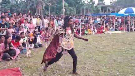 বিহপুৰীয়া: লালুক আমপৰাত উলহ মালহেৰে পৰম্পৰা ৰক্ষা কৰি বঙালী জনগোষ্ঠী ৰাইজে পালন কৰিলে চৰক পুজা, উপস্থিত থাকে তিনি হাজাৰ   লোক