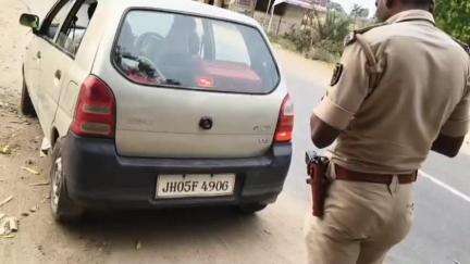 रामगढ़ चौक: नूनगढ़ चेकपोस्ट पर तेतरहट पुलिस ने चलाया विशेष वाहन जांच अभियान, कई वाहनों के चालान काटे गए
