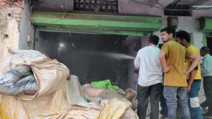 दिग्रस: शहरातील घंटीबाबा मंदिराजवळील गादी दुकानाला आग, अग्निशमन दलाच्या प्रयत्नाने आगीवर नियंत्रण