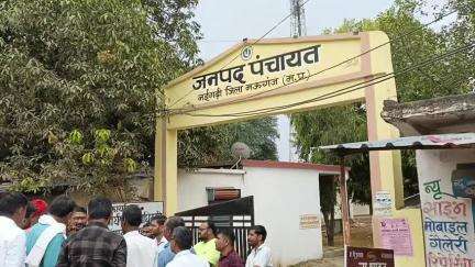नईगढ़ी: नईगढ़ी जनपद पंचायत के मौहरिया ग्राम पंचायत में जांच अधिकारी पहुंचे, मोटर और टंकी के नाम पर जिम्मेदारों ने की भारी लूट