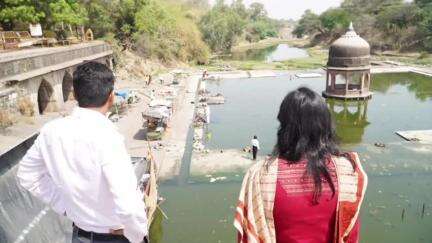 घट्टिया: कलेक्टर रोशन कुमार सिंह ने पंचकोशी यात्रा मार्ग के कालियादेह महल पड़ाव स्थल का निरीक्षण किया