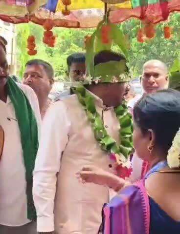 धालभूमगढ़: धालभूमगढ़ में शिक्षा मंत्री रामदास सोरेन ने आंगनबाड़ी सेविकाओं को स्मार्टफोन वितरित किए