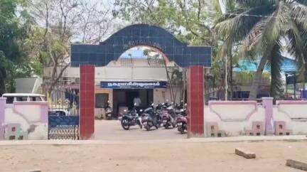 பட்டுக்கோட்டை: புதிதாக கழிவு நீர் வாய்க்கால் அமைப்பதற்கு எதிர்ப்பு தெரிவித்து நகராட்சி அலுவலகத்தில் புகார் மனு
