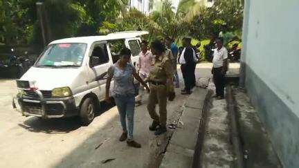 কাকদ্বীপ: দীর্ঘ সময় ধরে কাকদ্বীপ এলাকায় ঘোরাঘুরি করার জন্য পুলিশ সন্দেহ জনক হিসেবে ২ অভিযুক্ত কে গ্রেফতার করে আজ আদালতে পেশ করলো