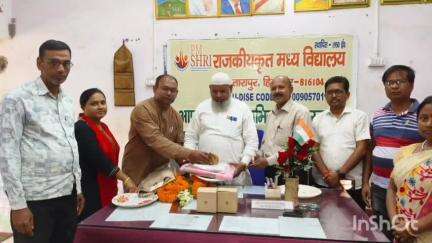 हिरणपुर: पीएम श्री मध्य विद्यालय तारापुर में स्थानांतरण होने पर बीईईओ को विदाई दी गई
