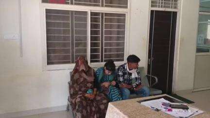 घर से भाग कर शादी करने वाले प्रेमी युगल को पुलिस ने किया दस्तयाब खनियाधाना थाना में हुए पेस