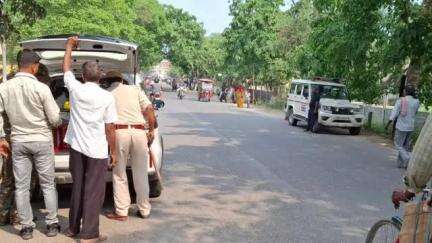 त्रिवेणीगंज: त्रिवेणीगंज में पुलिस ने चलाया सघन वाहन जांच अभियान