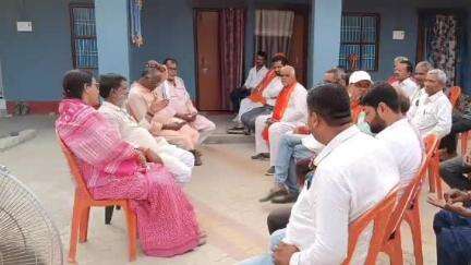 परिहार: परिहार मुख्यालय में भाजपा विधायक ने प्रधानमंत्री मोदी के मधुबनी दौरे पर कार्यकर्ताओं के साथ बैठक की