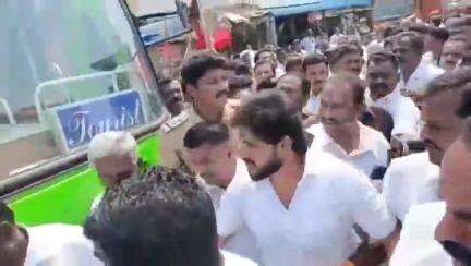 சாத்தூர்: முக்குராந்துக்கள் பகுதியில் அமைச்சர் பொன்முடியை கண்டித்து ஆர்ப்பாட்டத்தில் ஈடுபட்டன அதிமுகவினருக்கும் காவல்துறையினருக்கும் தள்ளும் முள்ளு பரபரப்பு