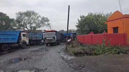পাণ্ডবেশ্বর: পাণ্ডবেশ্বরের সাউথ শ্যামলা কোলিয়ারির কাছে রেল ইঞ্জিনের সঙ্গে  কয়লা বোঝাই ডাম্পারের সংঘর্ষ, হতাহতের খবর নেই