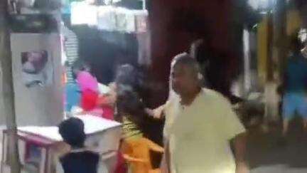 इकौना: इकौना 5 पिरान मोहल्ले के गंगाराम होटल के पास विवाहिता की पिटाई का वीडियो वायरल, पुलिस जांच और कार्रवाई में जुटी