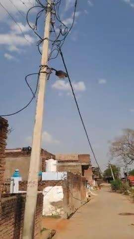 ward no 15 sasan me bijli vibhsg ki laparbahi