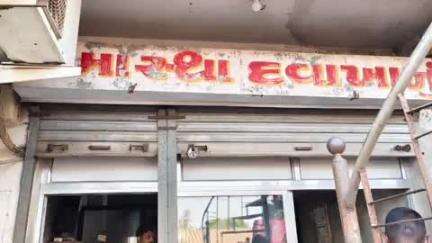 ઉમરપાડા: ઉમરપાડા ત્રણ રસ્તા પરથી પોલીસ એ બોગસ ડોકટર ઝડપી લીધો