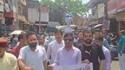 कोटद्वार: झंडा चौक कोटद्वार में भाजपा कार्यकर्ताओं ने नेशनल हेराल्ड घोटाले को लेकर कांग्रेस के खिलाफ किया उग्र प्रदर्शन