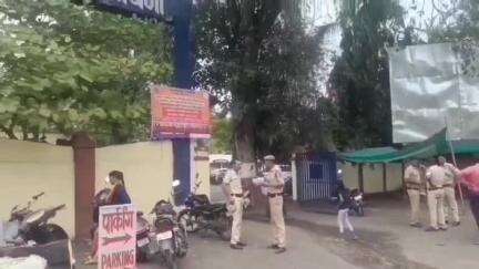 वणी: बस स्थानकासमोर बाईकच्या सीटवर घाण असल्याचे सांगून अज्ञात चोरट्यानी ४९ हजार रुपये केले लंपास, गुन्हा दाखल