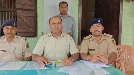 पीपराकोठी: जीवधारा से पीपराकोठी पुलिस ने ₹10 हजार के इनामी शराब तस्कर को गिरफ्तार कर शुक्रवार को न्यायिक हिरासत में भेजा