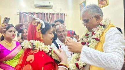 বহরমপুর: বৈবাহিক জীবন সুখের হোক, শান্তির হোক দিলীপ ঘোষের বিয়ে প্রসঙ্গে মন্তব্য কংগ্রেস নেতা অধীর রঞ্জন চৌধুরীর