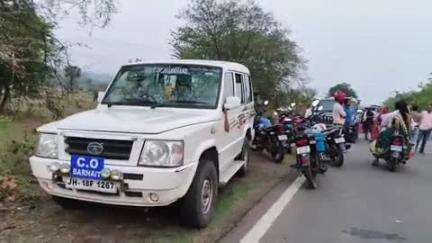 बरहेट: कुसमा मोड़ करमगाछ के पास साहेबगंज गोविंदपुर मुख्य सड़क पर शव रखकर मृतक के परिजनों और ग्रामीणों ने किया सड़क जाम