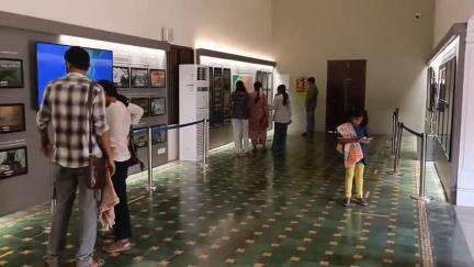 திருப்புவனம்: உலக பாரம்பரிய தினம் கீழடி அருங்காட்சியகத்தில் குவிந்த பார்வையாளர்கள்