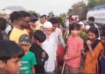 तोपचांची: हरिहरपुर थाना के पावापुर में तेज रफ्तार अल्टो कार डिवाइडर से टकराई, तीन लोग गंभीर रूप से घायल