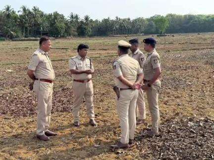 ಭಟ್ಕಳ: ಕುಕನೀರ್‌ ವೆಂಕಟಾಪುರ ಹೊಳೆಯ ಬದಿಯಲ್ಲಿ ಗರ್ಭಿಣಿ ಆಕಳೊಂದರ ಹತ್ಯೆ ಪ್ರಕರಣ, ಸ್ಥಳಕ್ಕೆ ಭೇಟಿ ನೀಡಿದ ಪೊಲೀಸ್ ವರಿಷ್ಠಾಧಿಕಾರಿ ನಾರಾಯಣ.ಎಂ