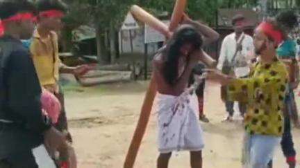 দাঁতন ১: দাঁতনের বেজদা  চার্চের উদ্যোগে গুড ফ্রাইডে পালন করা হলো শোভাযাত্রার মধ্য দিয়ে