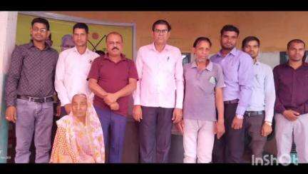 बिल्हा: मोर दुआर साय सरकार महाभियान के तहत ग्राम मंगला में जनप्रतिनिधियों ने हितग्राहियों के घर जाकर किया सर्वे
