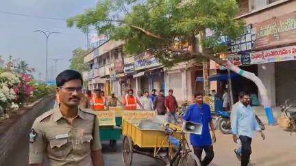 మండపేట లో స్వర్ణాంధ్ర – స్వచ్చాంధ్ర
కార్యక్రమం, ఈ వేస్ట్ ప్లాస్టిక్ సేకరించిన పారిశుద్ధ్య కార్మికులు