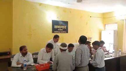 माधौगढ़: माधौगढ़ में संपूर्ण समाधान दिवस मनाया गया, एसडीएम ने सुनीं शिकायतें और किया निस्तारण, 21 शिकायतें आई, एक का हुआ निस्तारण