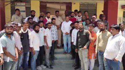 गंगधार: चौमहला में हिंदू संगठनों ने पश्चिमी बंगाल में हिंदुओं पर हो रहे अत्याचार के विरोध में निकाली रैली, DSP को सौंपा ज्ञापन