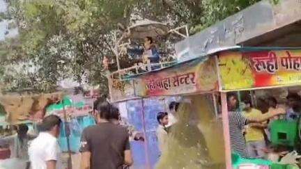 सेवढ़ा: नगर में SDM के आदेश पर पुलिस और प्रशासनिक टीम ने हटाया अस्थायी अतिक्रमण