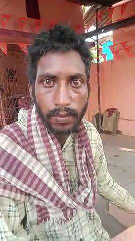 भटककर एक युवक jhink pani पहुंच जो की एक हाथ से विकलांग है दिमाग से विचित्र है जो बोलने में असमर्थ है