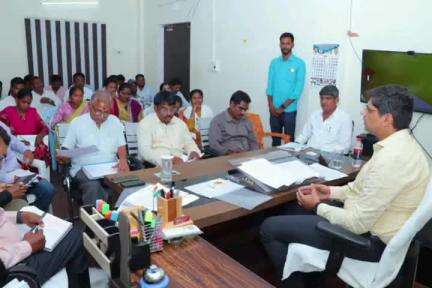 ఎల్లారెడ్డి: ఇందిరమ్మ ఇళ్ల లబ్ధిదారుల ఎంపిక పారదర్శకంగా చేపట్టాలి : ఎల్లారెడ్డిలో జిల్లా కలెక్టర్ ఆశిష్ సంగ్వాన్
