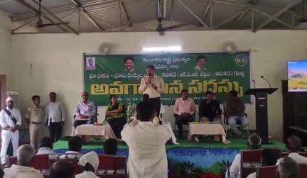 ఎల్లారెడ్డి: మీసాన్ పల్లిలో 'భూ భారతి' చట్టంపై రైతులకు అవగాహన కల్పించిన జిల్లా కలెక్టర్ ఆశిష్ సంగ్వాన్