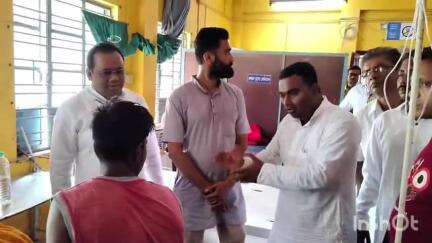গাইঘাটা: বনগাঁ দক্ষিণের বিজেপি বিধায়ক তার জন্মদিন  উপলক্ষে আজ চাঁদপাড়া গ্রামীণ হাসপাতালে রোগীদের সাথে সময় কাটালেন