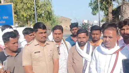 पातुर: पातुर तालुक्यातल्या चान्नी गावात काही काळ झालं होतंय तणावाचं वातावरण विरोधात पोलीस स्टेशनला गुन्हे दाखल.