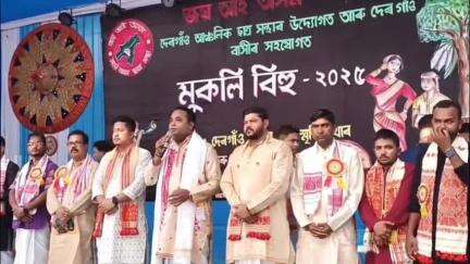 দেৰগাঁও: ৰাজ্য চৰকাৰখন এখন নীতিহীন চৰকাৰঃ দেৰগাঁৱত আছুৰ মুকলি বিহুত অংশ লৈ এই মন্তব্য আছুৰ কেন্দ্ৰীয় সাধাৰণ সম্পাদক সমীৰণ ফুকনৰ