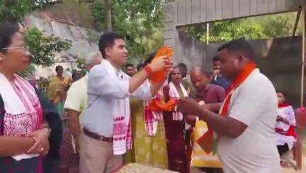 ডুমডুমা: বৰডুবি পঞ্চায়তত নিৰ্বাচনী প্ৰচাৰ সভাত অংশগ্ৰহন ৰাজ্য চৰকাৰৰ কেবিনেট মন্ত্ৰী ৰূপেশ গোৱালাৰ, বহুজনৰ বিজেপিত যোগদান